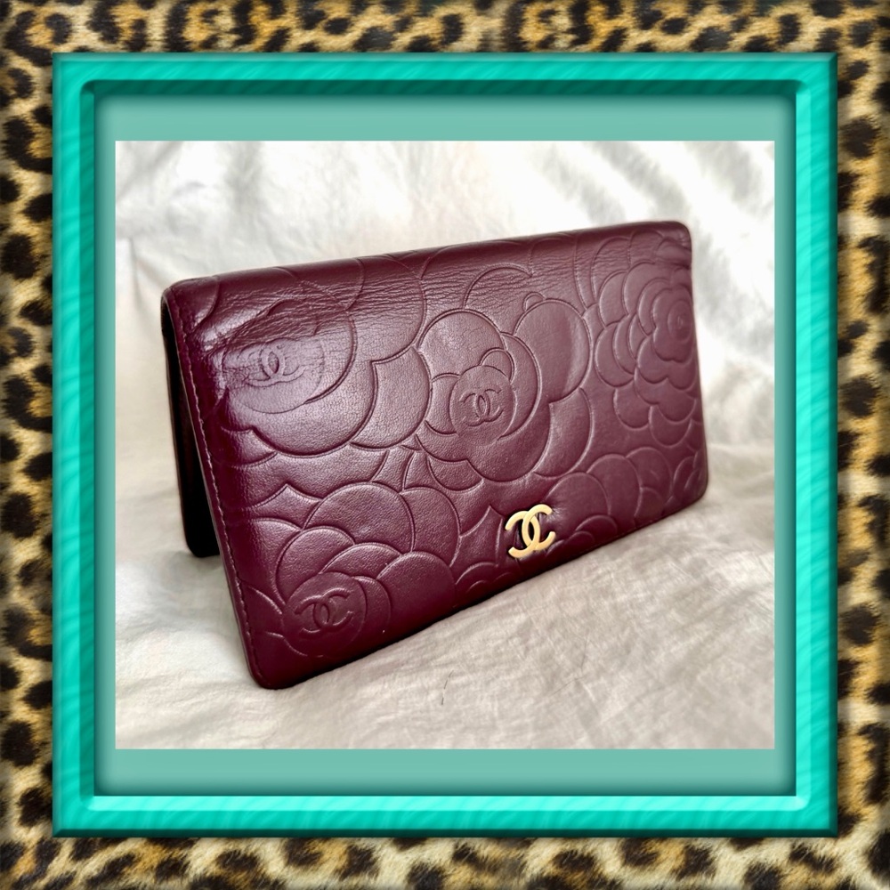👑✅PRICE FIRM✅ AUTHENTIC Chanel Camelia Bifold Wallet